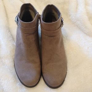 ✨Suede booties!✨